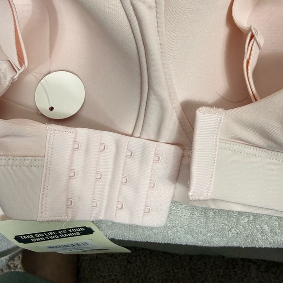 NWT Duluth Trading Co Armochillo Teeluxe pale pink Bra size 42DD - Picture 8 of 9